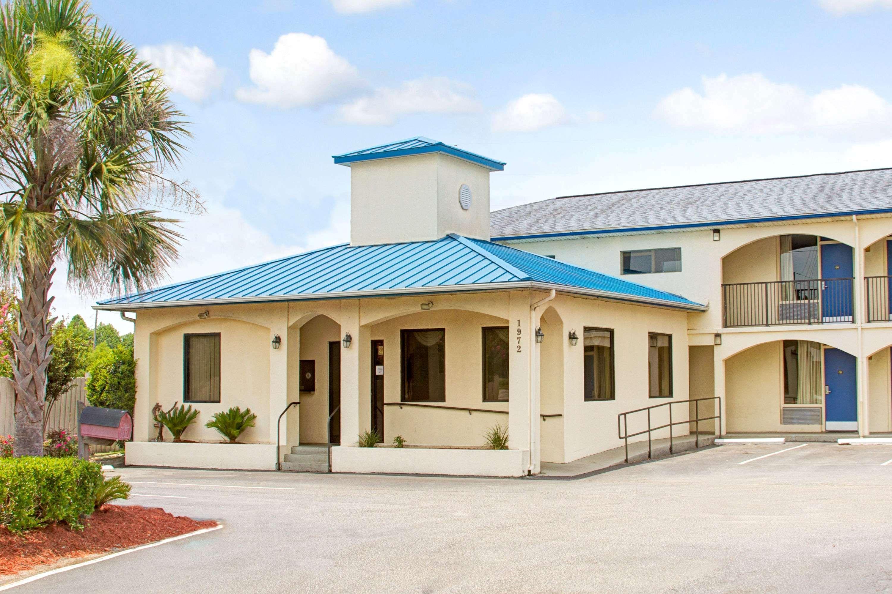 Super 8 By Wyndham Walterboro Hotel Exterior photo