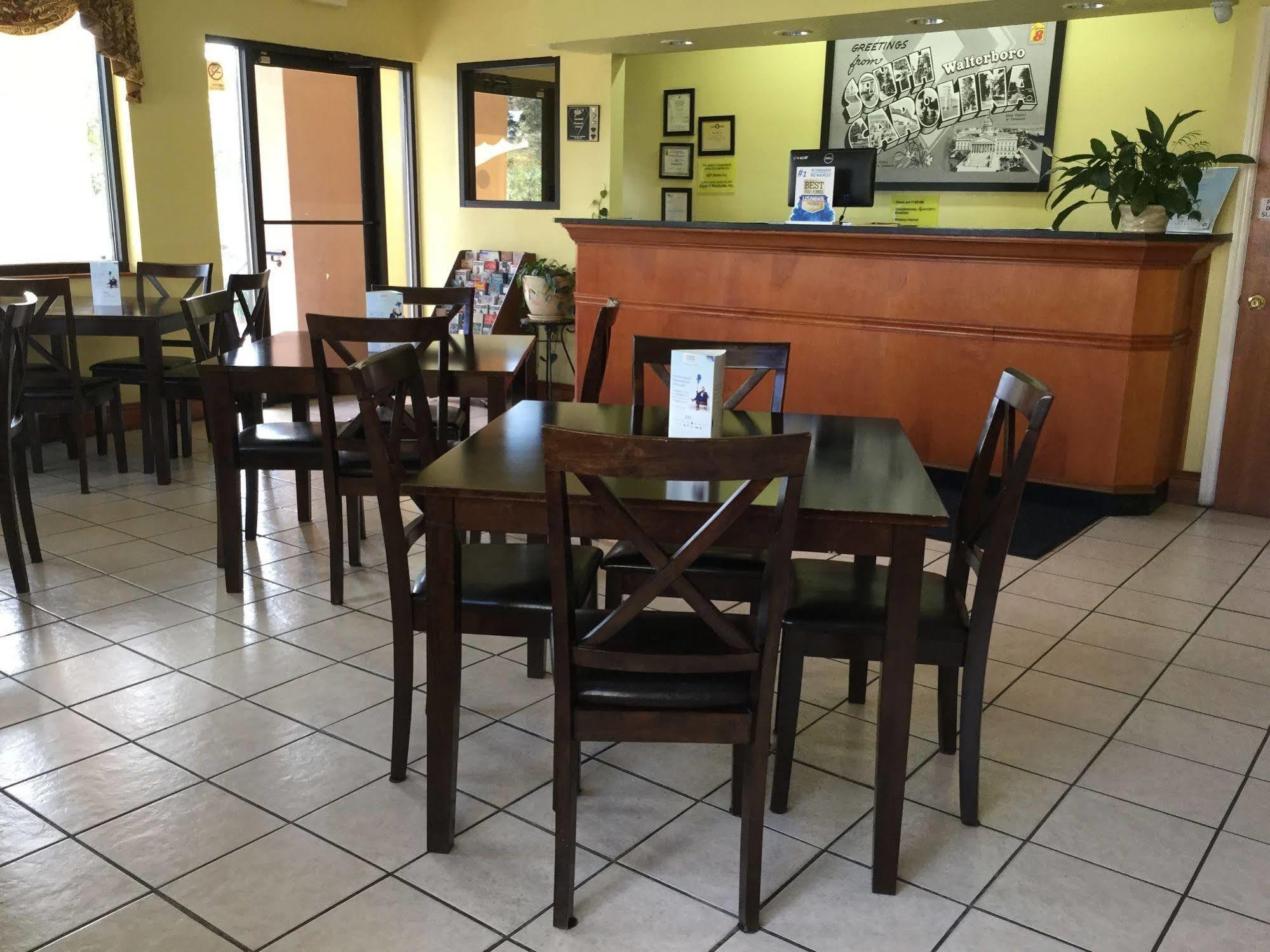 Super 8 By Wyndham Walterboro Hotel Exterior photo